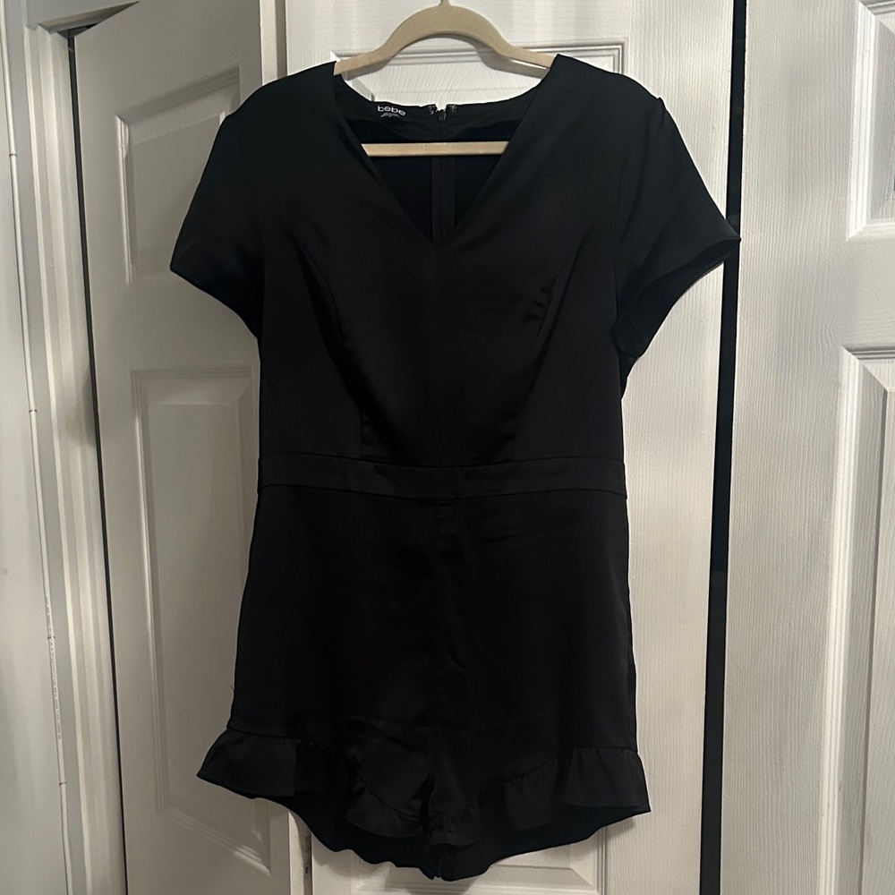 bebe Black Ruffle Hem Skort